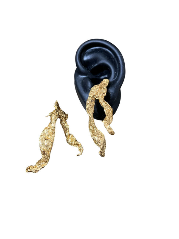 Belenggu 02 Earrings Gold